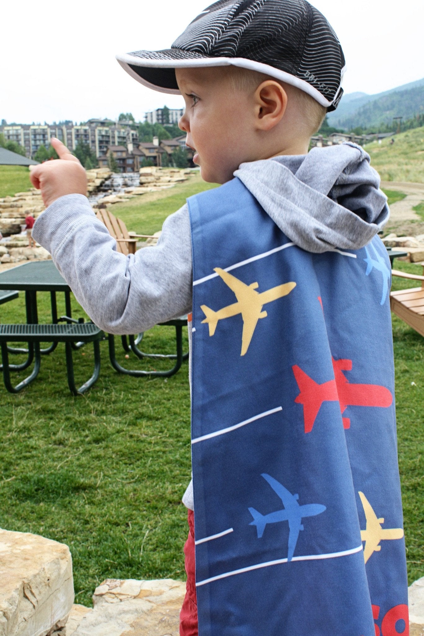 Reversible Sky Of Airplanes on Blue